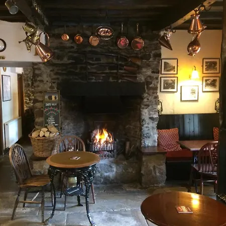 Fox And Hounds