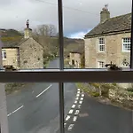 Kro Fox And Hounds Starbotton